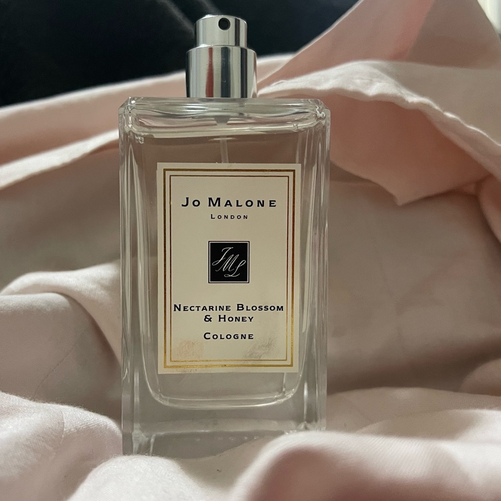 Jo Malone NecTARINE BLOssOM
& HONEY COLOgNe